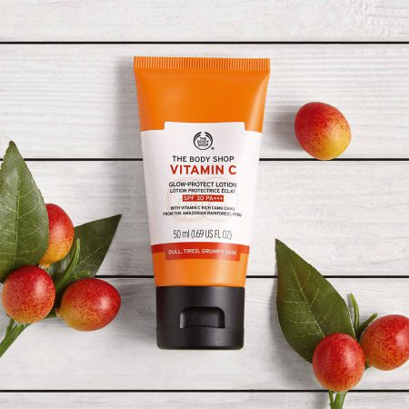 لوسیون ضد افتاب و روشن کننده ی ویتامین سی گلو پروتکت بادی شاپ The Body Shop Vitamin C Glow Protect Sunscreen lotion 50ml