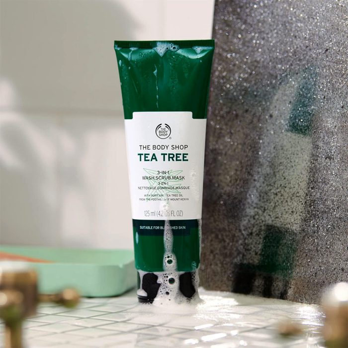 محصول سه کاره شوینده، اسکراب و ماسک درخت چای بادی شاپ اصل انگلیس The Body Shop Tea Tree 3 In 1 Wash, Scrub, Mask 125ml