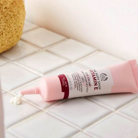 کرم دور چشم ویتامین E بادی شاپ اصل انگلیس The Body Shop Vitamin E Eye Cream 15ml