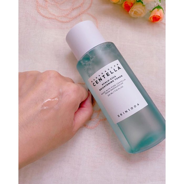 تونر روشن کننده ماداگاسکار سنتلا هیالو سیکا اسکین 1004 SKIN1004 Madagascar Centella Hyalu-Cica Brightening Toner 210ml