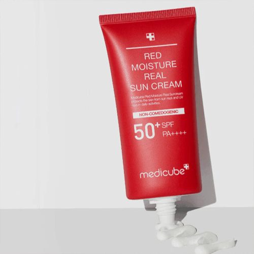 کرم ضد آفتاب مرطوب کننده و تسکین دهنده مدی کیوب Medicube Red Moisture Real Sun Cream