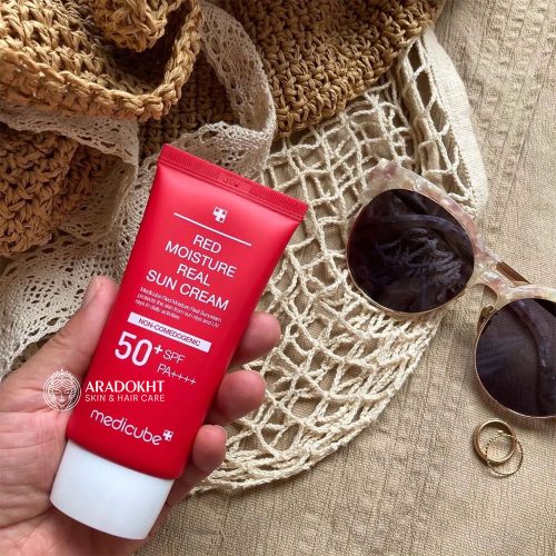 کرم ضد آفتاب مرطوب کننده و تسکین دهنده مدی کیوب Medicube Red Moisture Real Sun Cream
