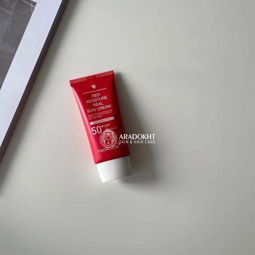 کرم ضد آفتاب مرطوب کننده و تسکین دهنده مدی کیوب Medicube Red Moisture Real Sun Cream