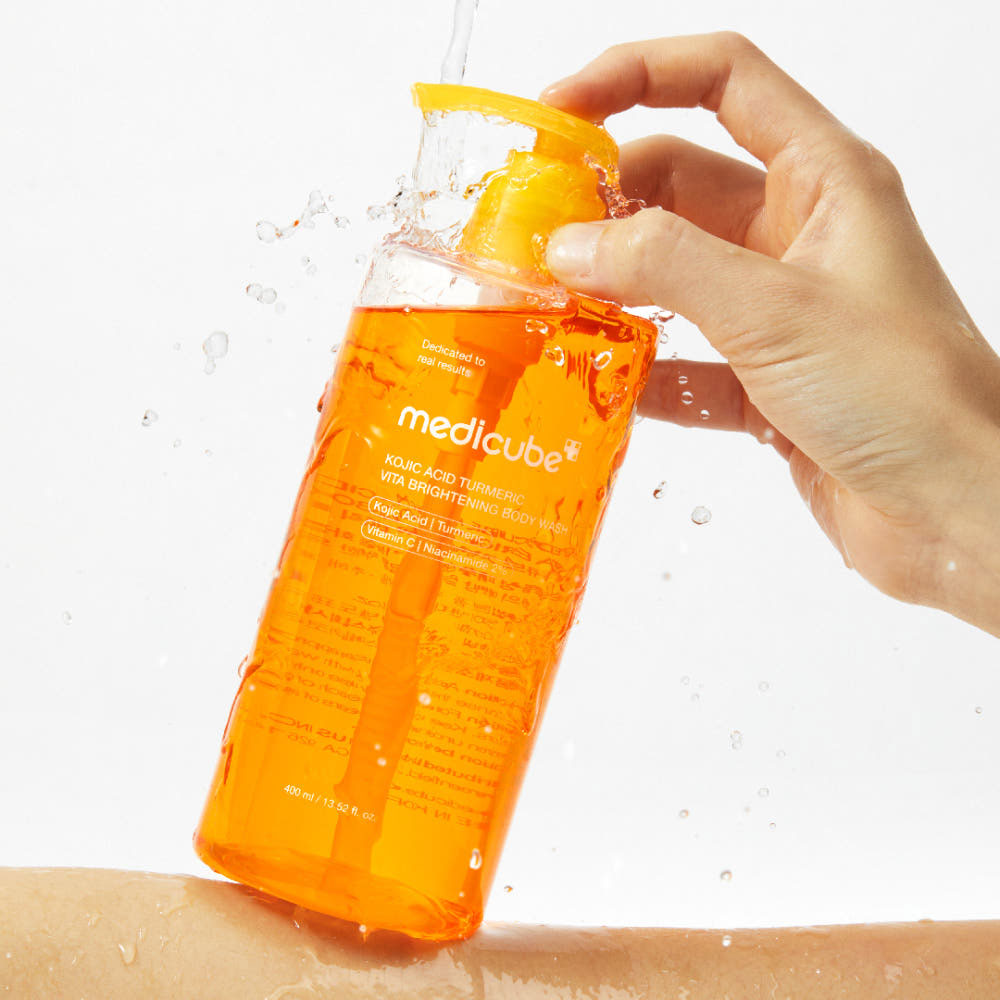 شوینده لایه بردار ملایم و روشن کننده بدن کوجیک اسید و زردچوبه مدی کیوب Medicube Kojic Acid Turmeric Brightening Body Wash