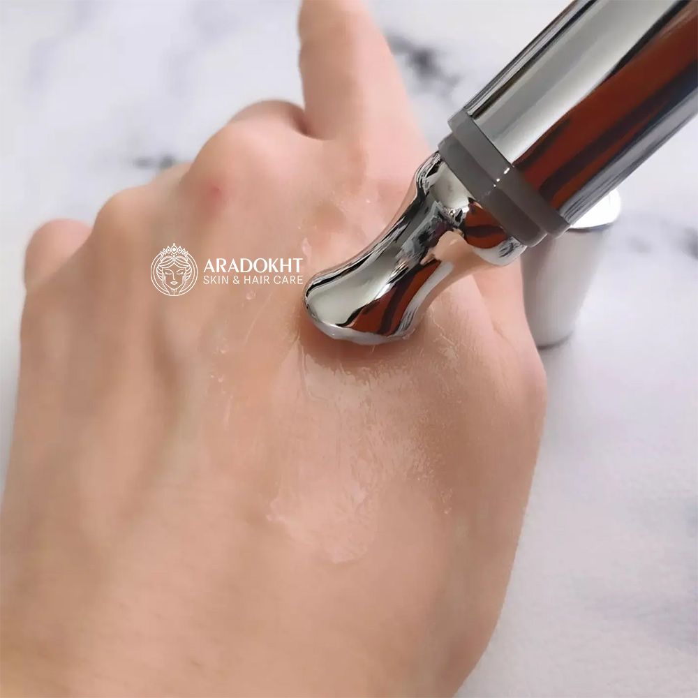 کرم دور چشم ترمیم کننده و ضد چروک ویبره دار سیکا کلاژن وی تی کازمتیک VT Cica Collagen Eye Cream
